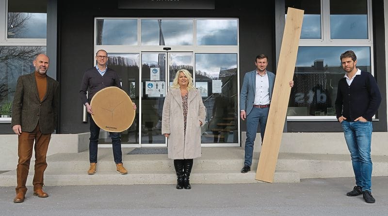 400 m  2   Parkettboden für einen guten Zweck