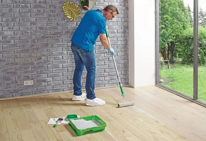 Neuer Anstrich für altes Parkett