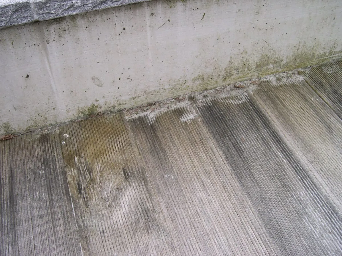 Fugenverschluss bei Terrassen aus Holz