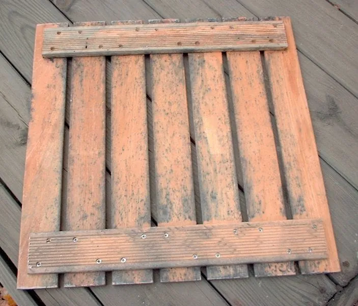 Braunrot, schlicht und sehr fest