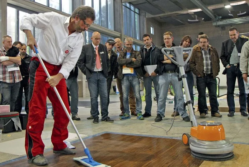 25 Referenten am Start