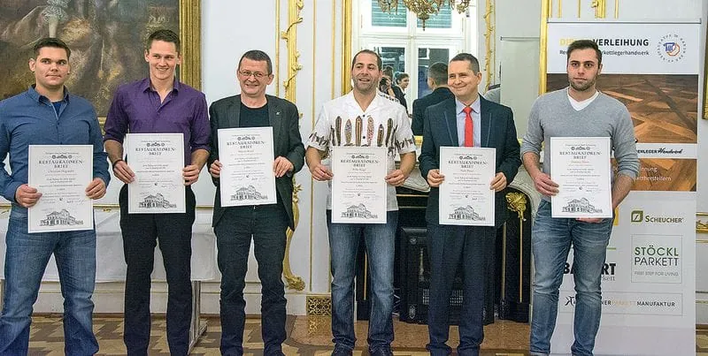 Dekret feierlich überreicht