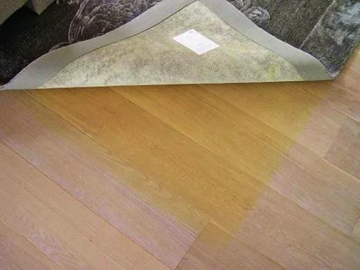 Dunkelverf&auml;rbungen bei wei&szlig;pigmentierten Parkettb&ouml;den