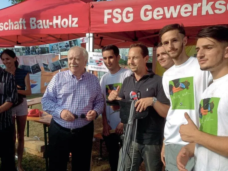 Polit-Prominenz am Bodenlegerstand