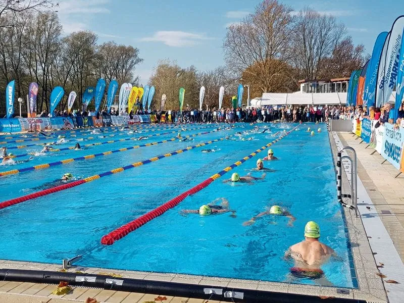 Schwimmen für den guten Zweck