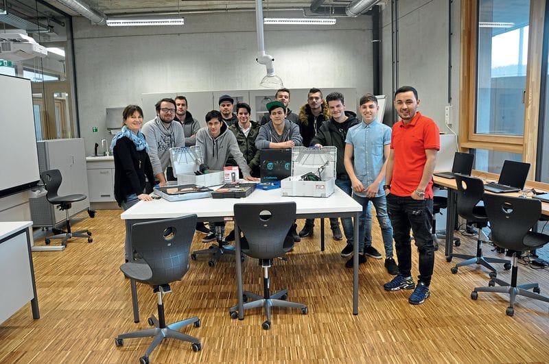 Berufsschule bedankt sich für Laborausstattung