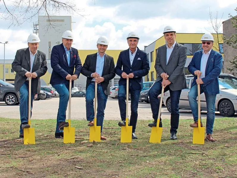 Spatenstich für neues Schulungszentrum