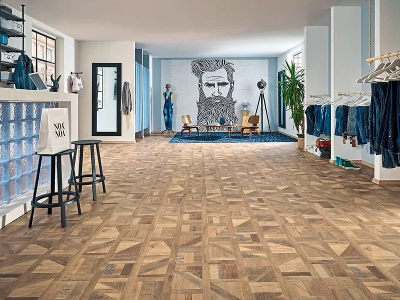 Historische Motive auf modernem Designboden