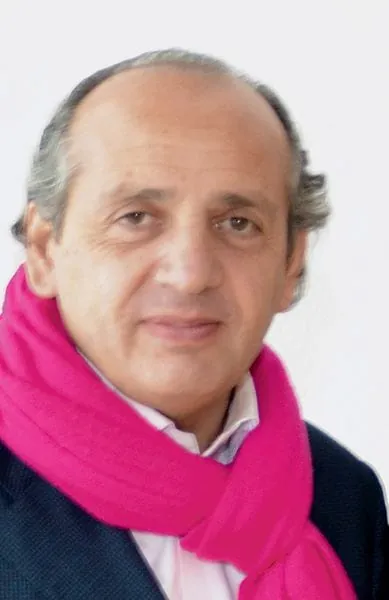 Der Boden ordnet sich dem Raum unter