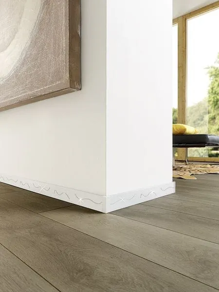 Leisten mit Kristallen