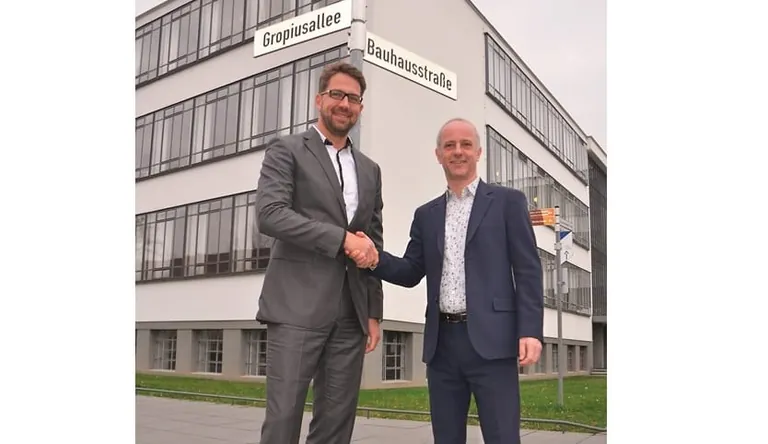 Altro &uuml;bernimmt Debolon