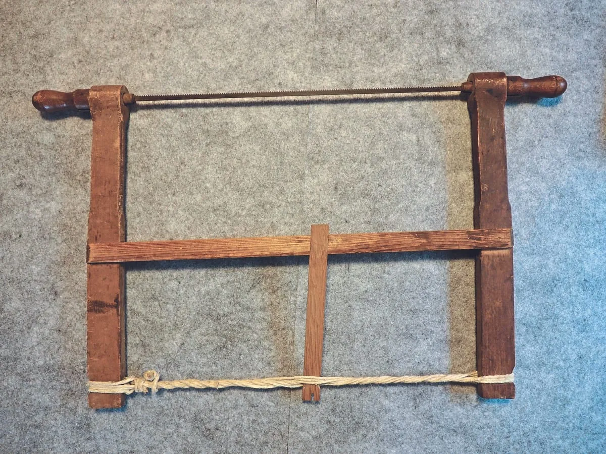 Alte Werkzeuge für die Parkettverlegung