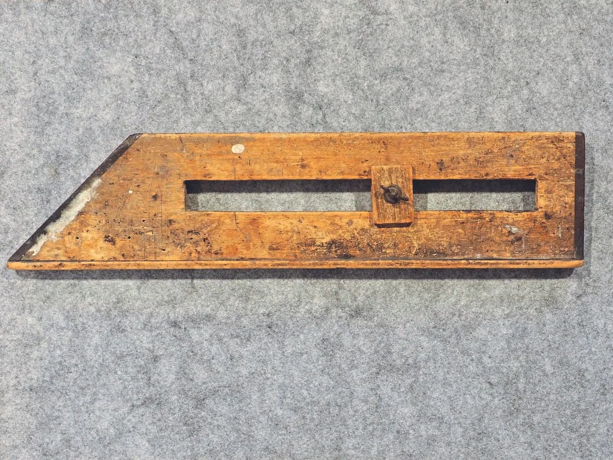 Alte Werkzeuge für die Parkettverlegung