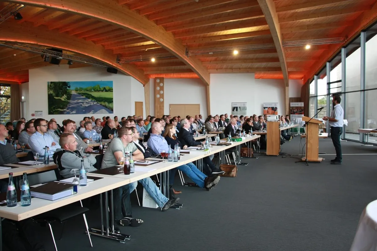 IWM: "FließestrichForum" fester Branchentreff