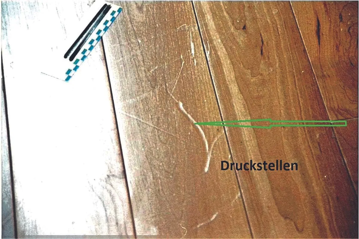 Druckstellen und Kratzer im Parkett
