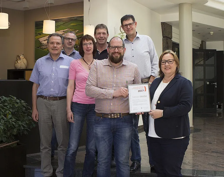 MeisterWerke Schulter ausgezeichneter Ausbildungsbetrieb