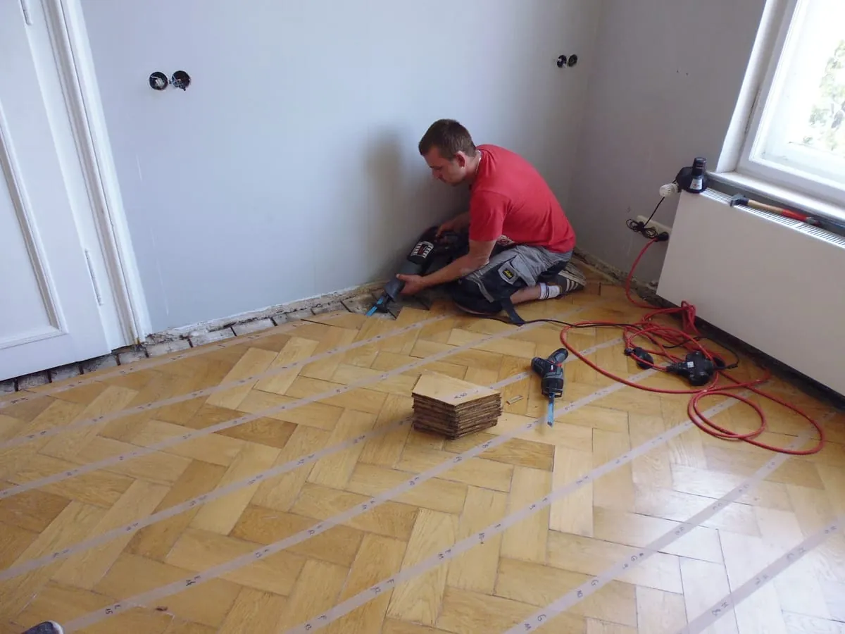 Sanierung eines Fischgrät-Parketts