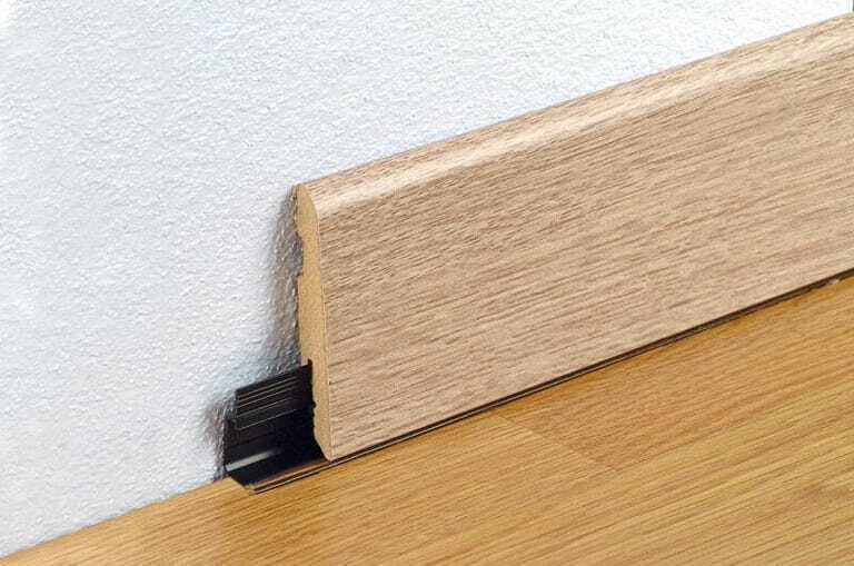Die Leisten dichtmachen - boden wand decke