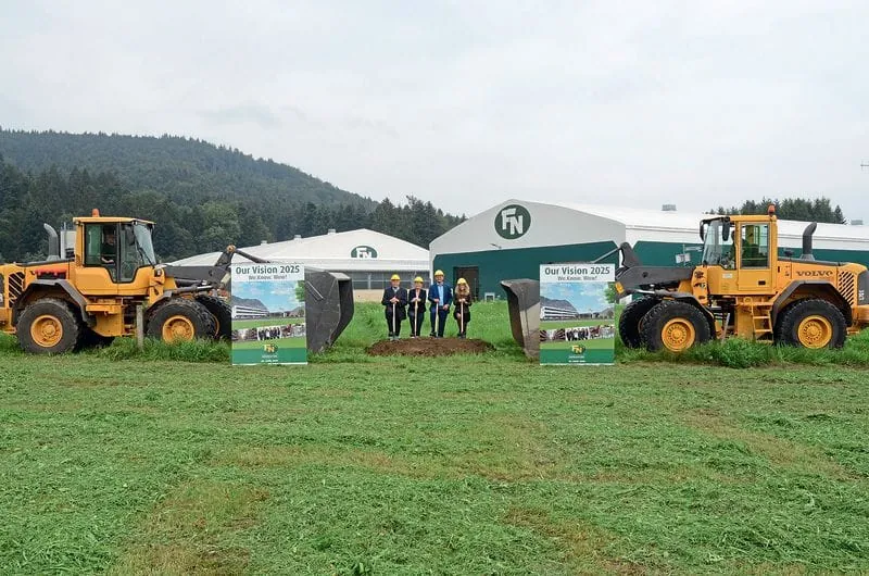Spatenstich für erweiterten Mitarbeiterparkplatz