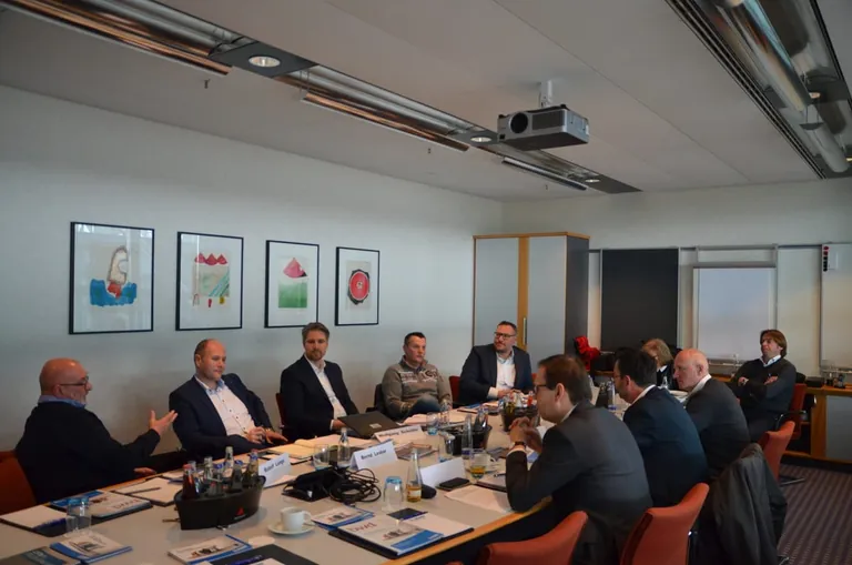 bwd Round Table, Aufmacher