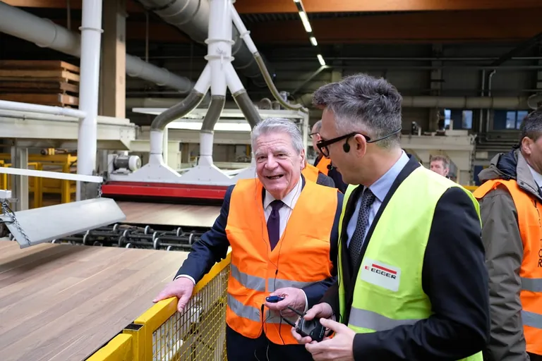 Bundespr&auml;sident Gauck zu Besuch bei Egger