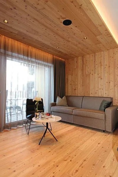 Heimische Hölzer vom ­­Boden bis zur Decke