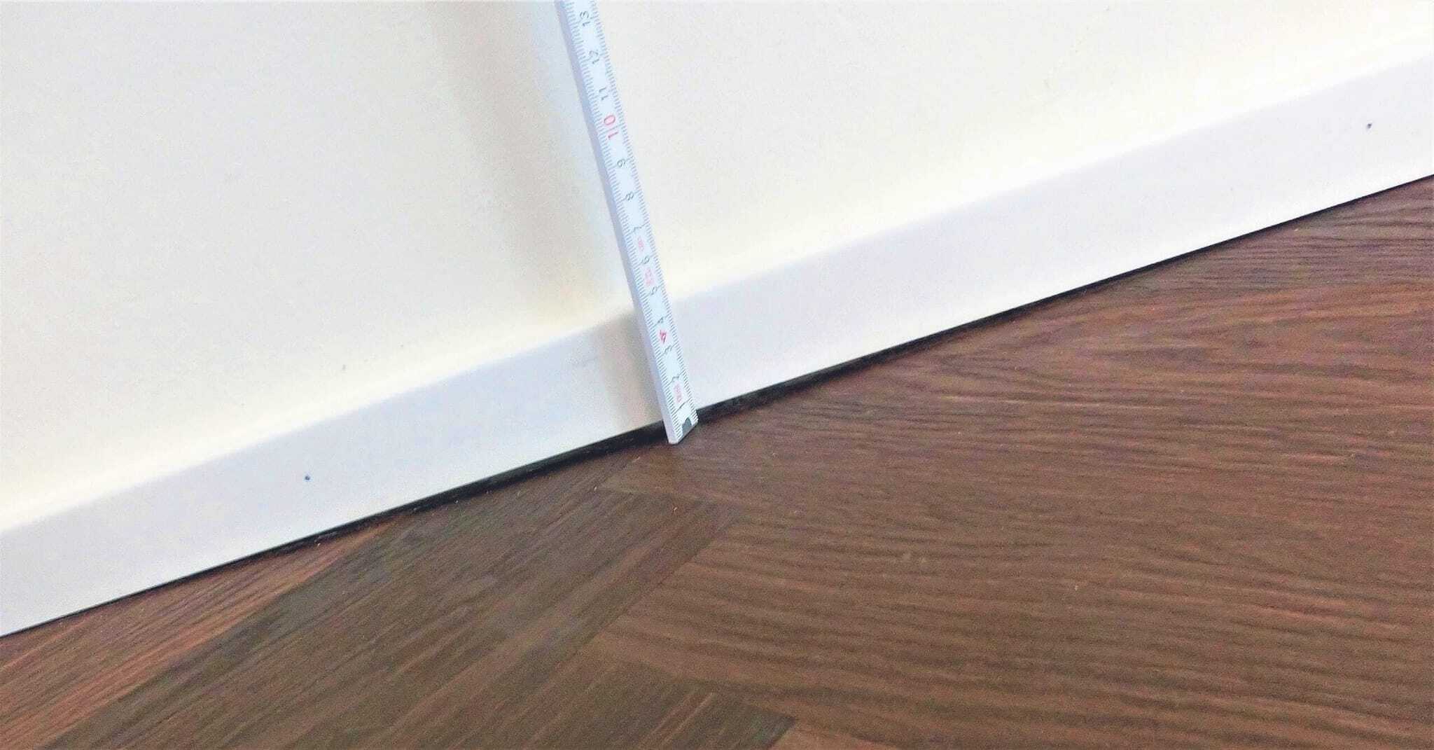 Zierleiste Als Abschluss Zwischen Fussboden Und Wand