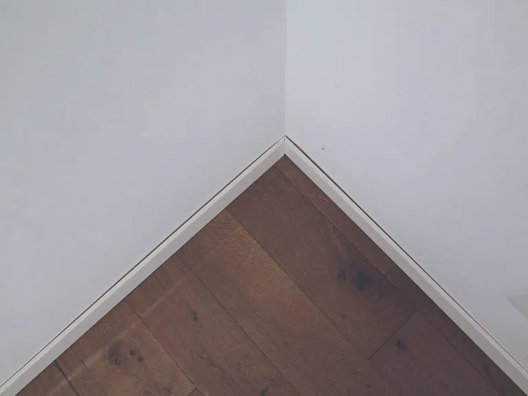 Sockelleisten Fugen zu W&auml;nden