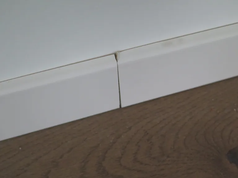 Leistensto&szlig; Kantenbesch&auml;digungen