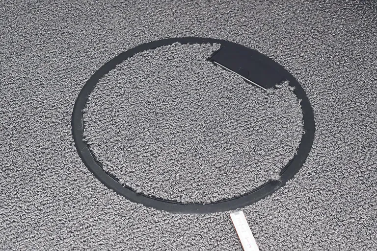 Fadenzug und Ausfransungen im Teppichboden