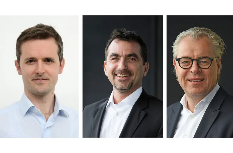 Samuel Vonr&uuml;ti (l.) ist neuer Chief Commercial Officer (CCO) der Bauwerk Group. Silvio Albertoni (m.) &uuml;bernimmt die Rolle des Sales Director Switzerland. Patrick Hardy (r) ist CEO der Bauwerk Group.