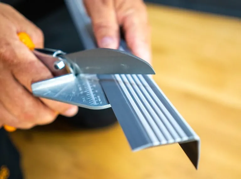 Döllken Gehrungsschere