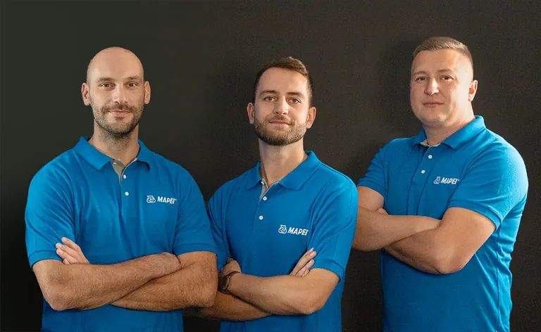 Von links: Martin Harm Steusloff, Bennet Seidel, Nikolaj Hubert verstärken als Gebietsleiter für Mapei das Team Fußbodentechnik & Parkett.