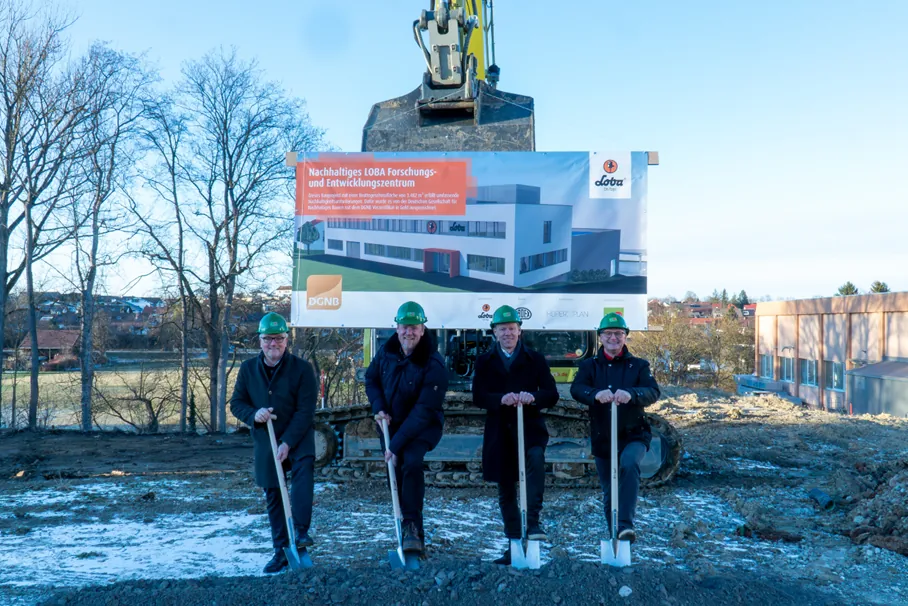 Spatenstich am Loba-Hauptsitz