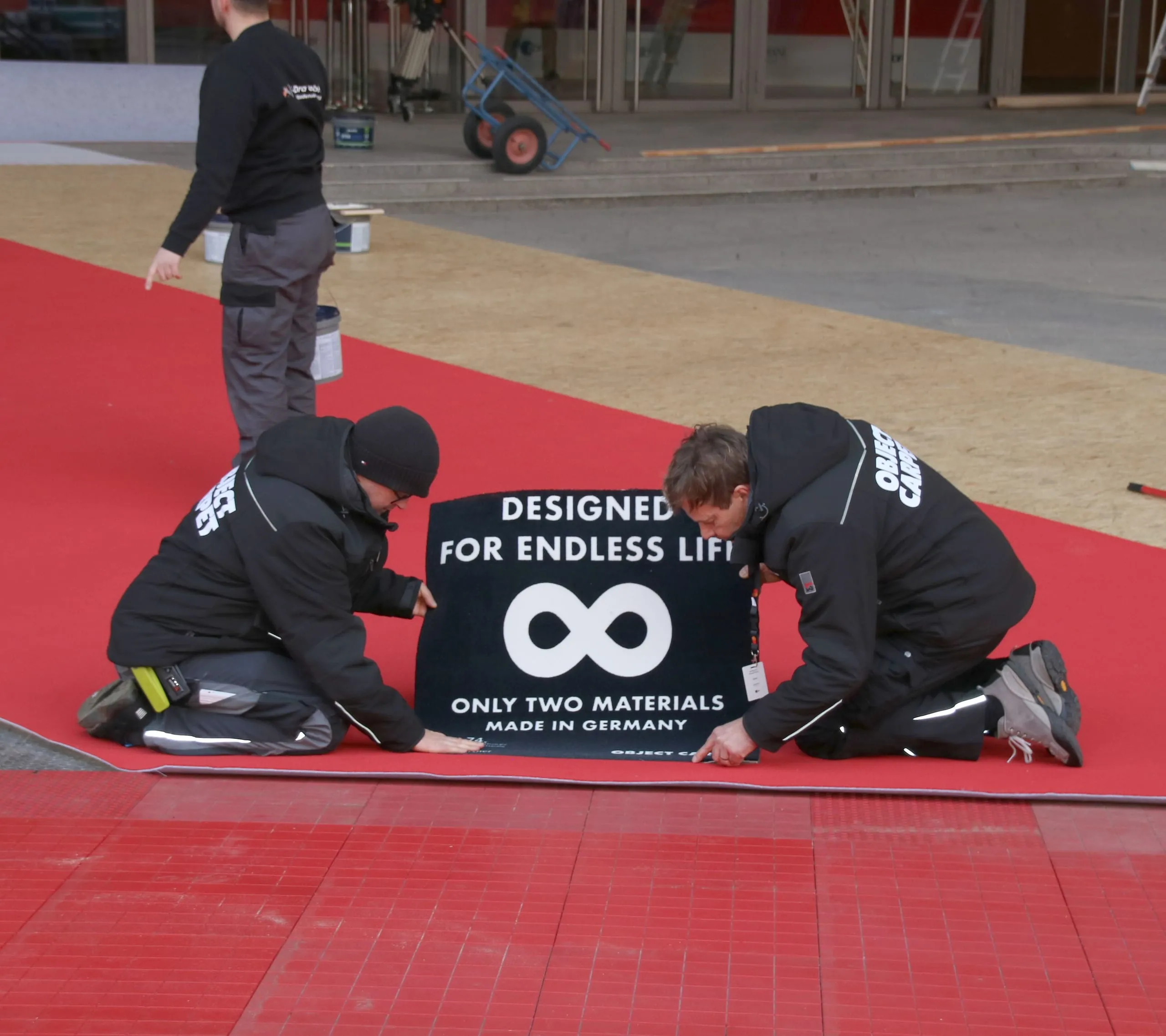 Object Carpet rollt den roten Teppich aus