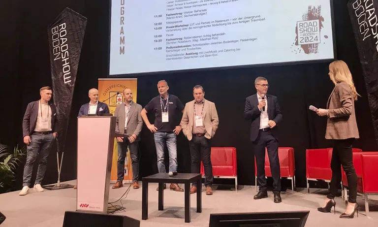 Referenten-Roadshow-Boden auf der B&uuml;hne