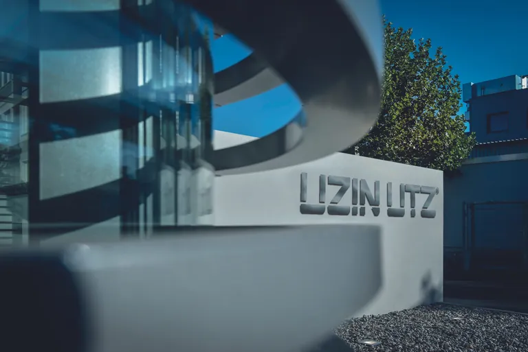 Eingang Uzin Utz Firmensitz in Ulm