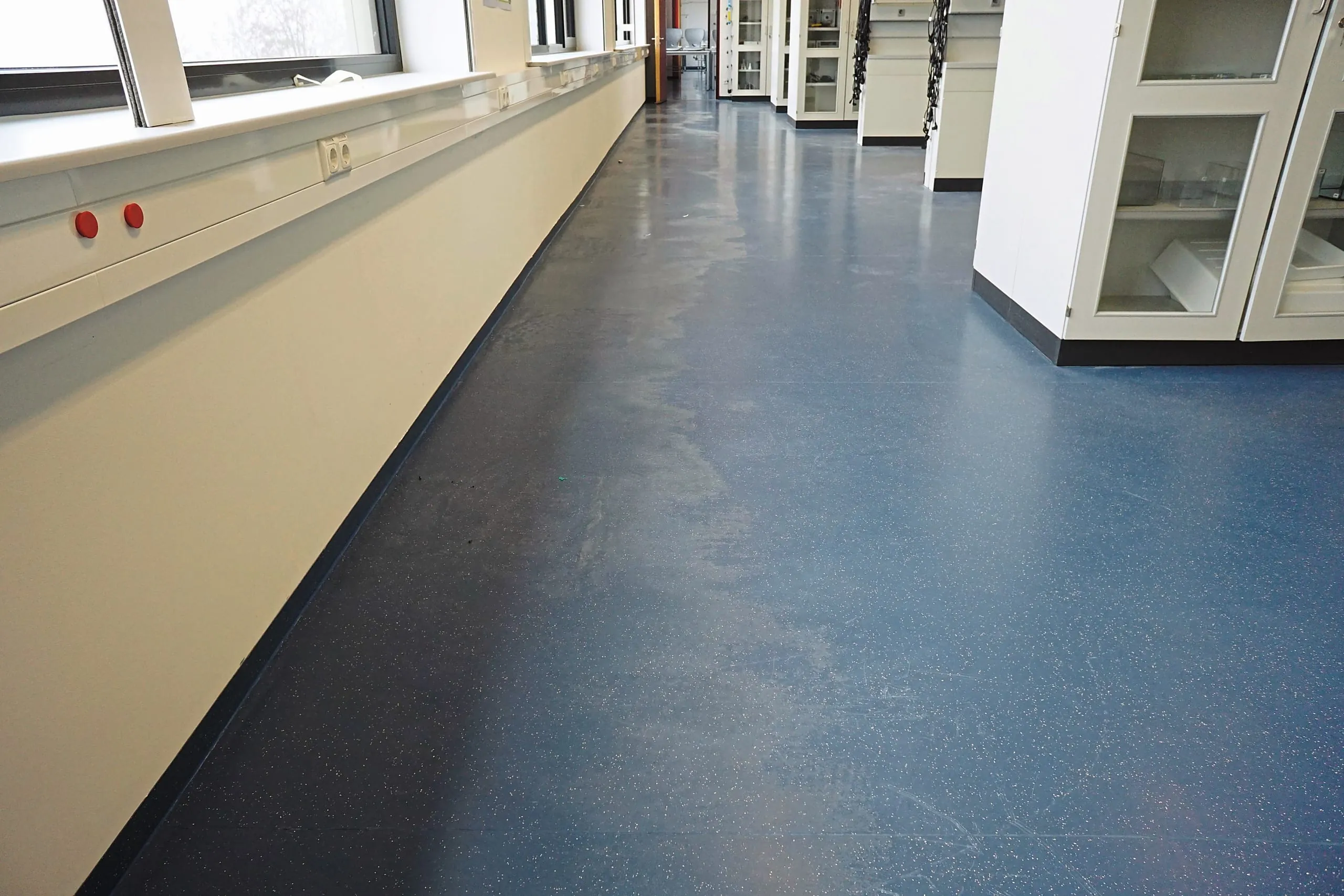 Bona elastischer Belag vor der Renovierung