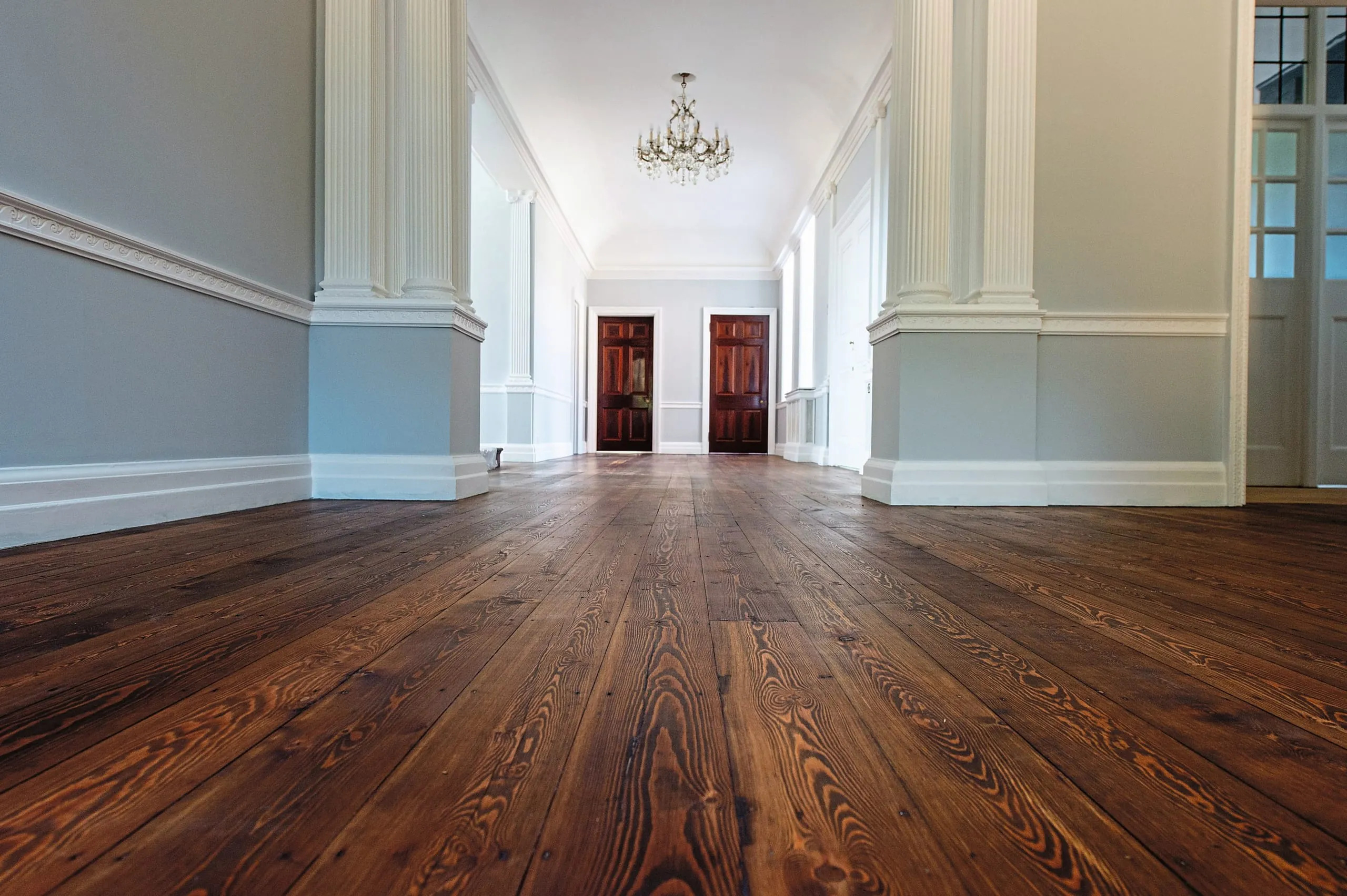 Loba Kiefern-Dielenboden nach Renovierung mit 2K ImpactOil Color Räuchereiche