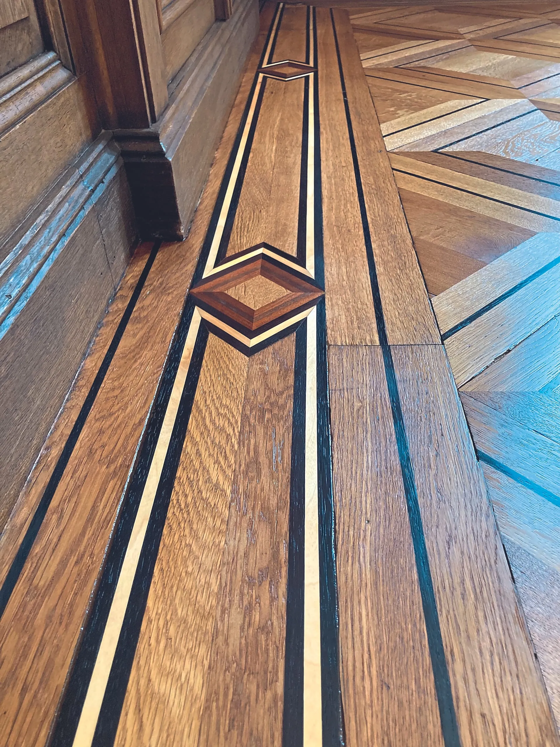 restauriertes Außenfries im Tafelparkett Unternehmervilla in Wetzlar