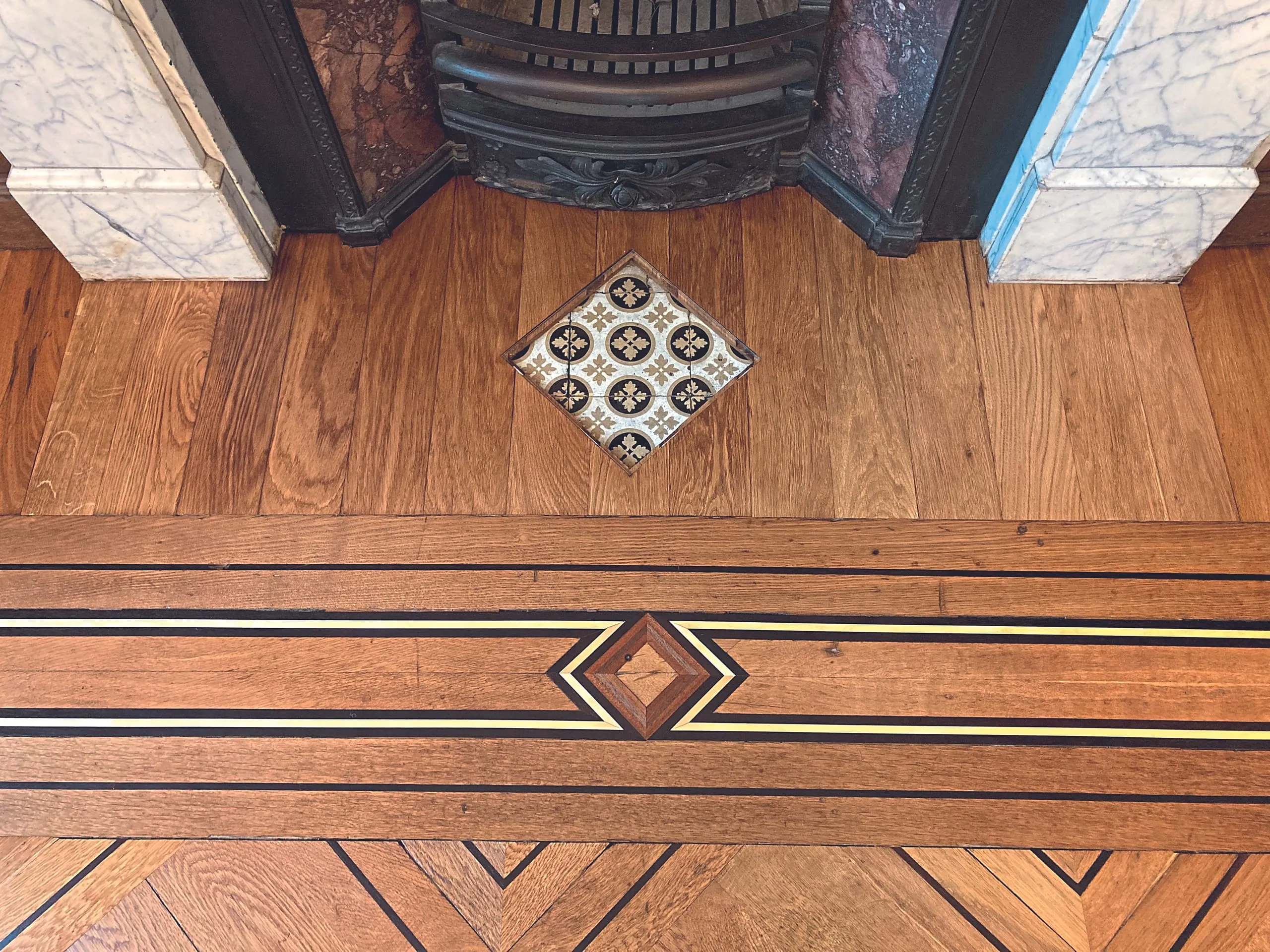 Aussparung mit Glasabdeckung Tafelparkett Unternehmervilla in Wetzlar