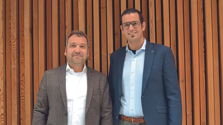Ulrich Weihs, CEO Egger Building Products, und Michael Egger jun., Egger Gruppenleitung Vertrieb/Marketing