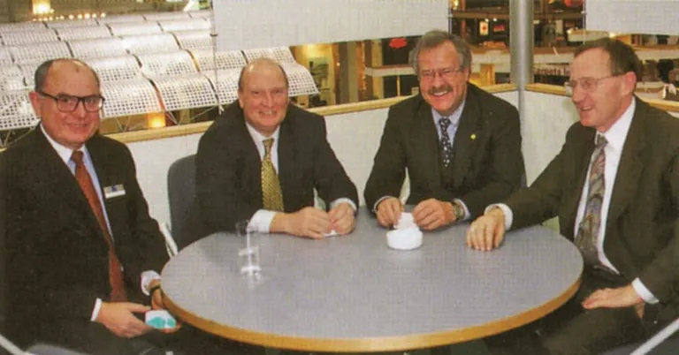 Jean-Jacques Tchikladze (Pr&auml;sident Gerflor), Drs. Antonie J. Pluijmert (Forbo Konzernleitung), Sepp D. Heckmann (Vorstand Deutsche Messe) und Dr. Bernd F. Pelz (Vorstandsvorsitzender DLW)