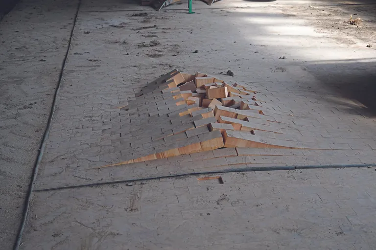 Holzpflaster türmt sich auf