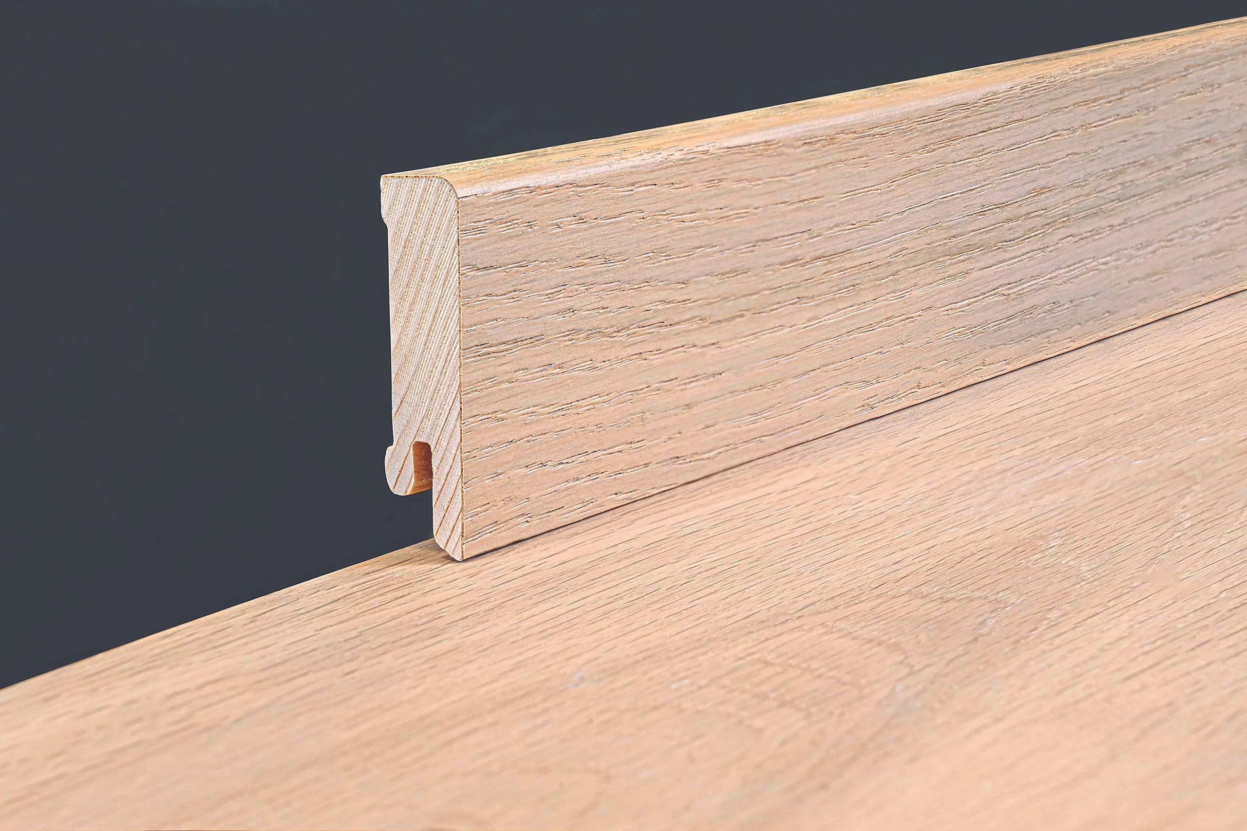 zum bodenbelag passende Leiste Pedross