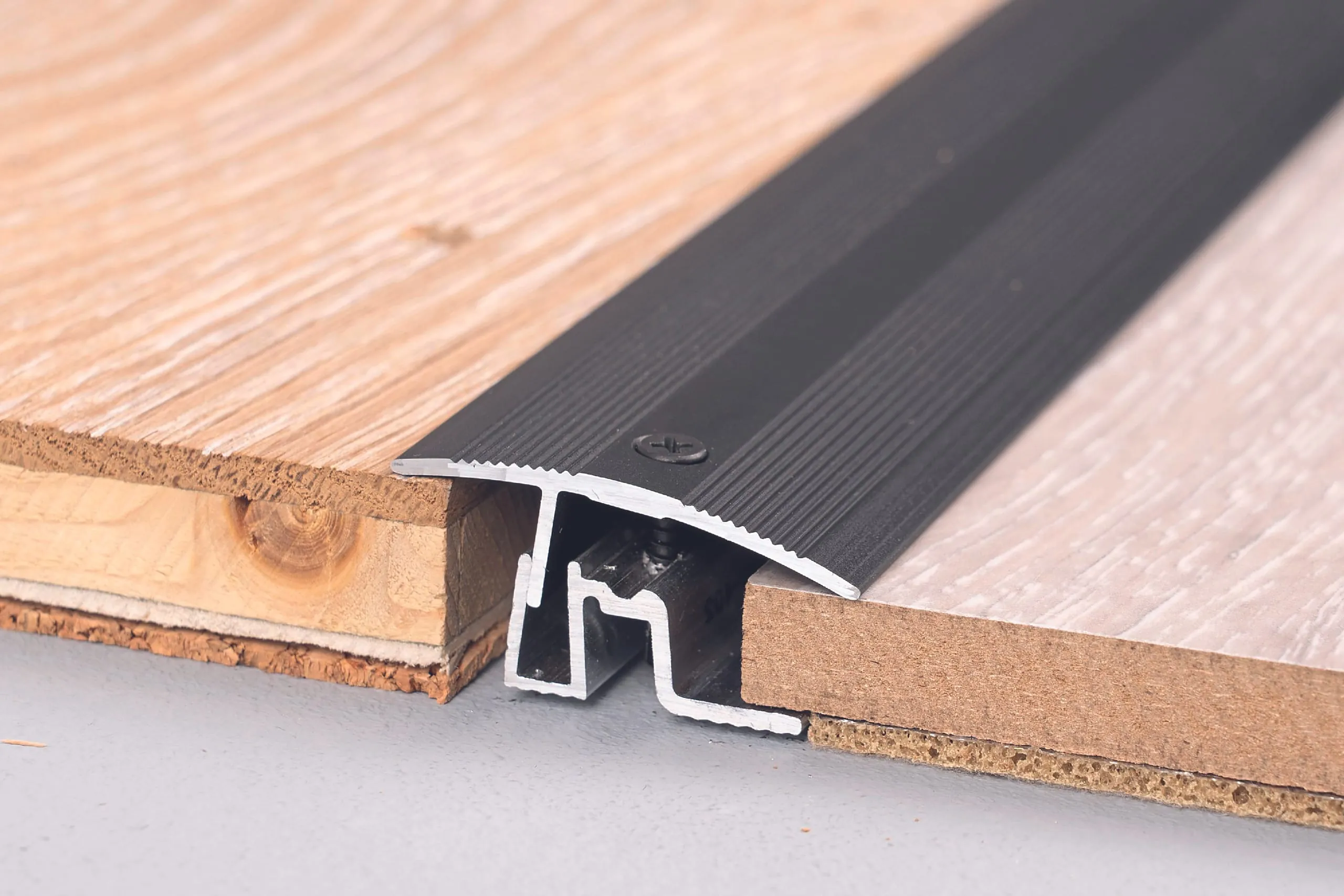 Übergangsschiene in mattem Schwarz Prinz