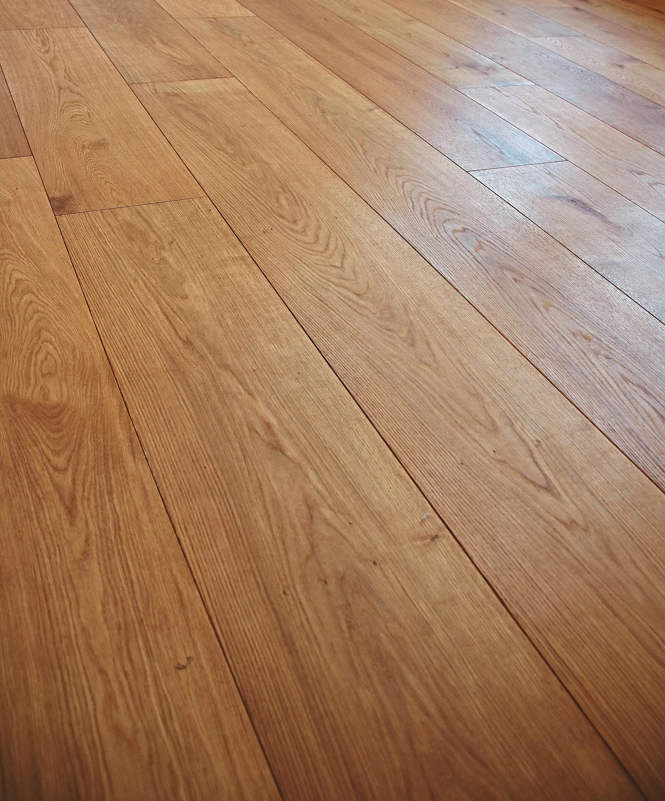 Blick auf Boden im Ausstellungsraum Dipro