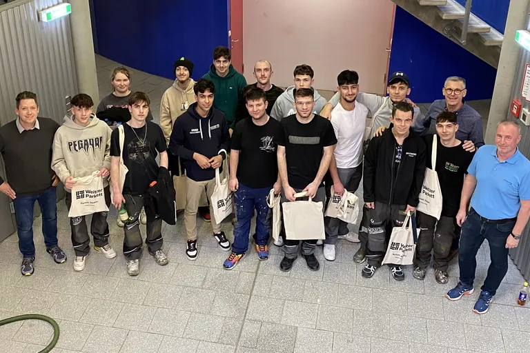 14 Lehrlinge Schulung Weitzer W&auml;rmeparkett