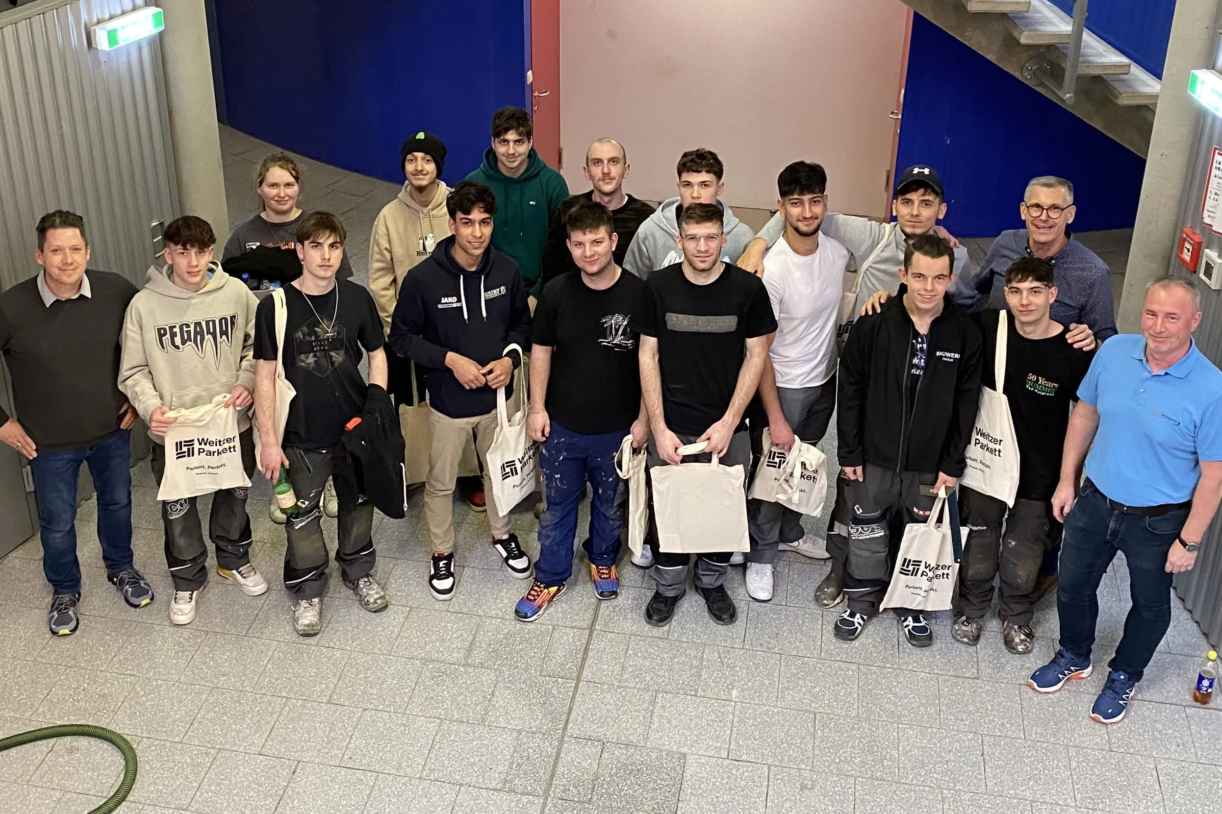 Weitzer/LBS Graz: Coole Köpfe verlegen wärmendes Parkett