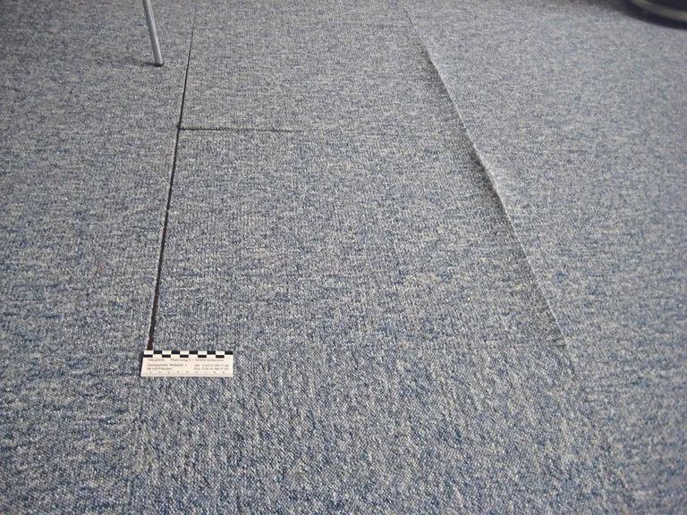 Fugen in Teppichfliesen